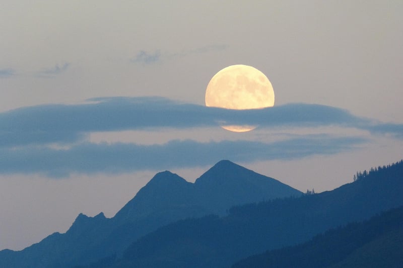 Full Moon Banquets
